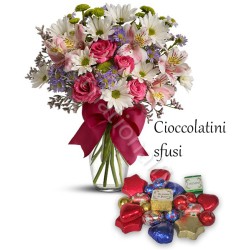 Bouquet beautiful di Fiori misti con Cioccolatini sfusi